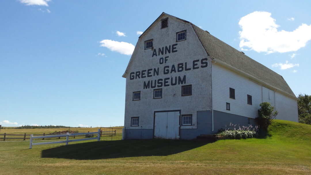 White barn with Anne of Green Gables Museum written in Green on the front